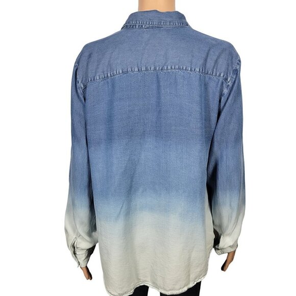 Chico's Women's Ombre Blue to White Button Down Shirt in a Size 2 (Large) - Picture 7 of 13